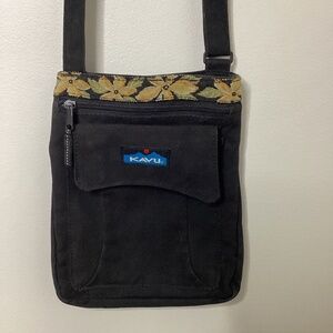KAVU Keeper Travel Bag Crossbody Sling Bag Canvas Purse Black w/ Flower Trim EUC